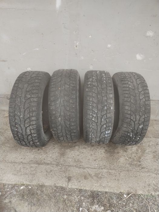 Продам шины шипы 4шт