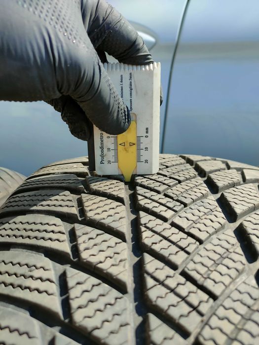 Bridgestone Blizzak LM001 265/50/19 RFT