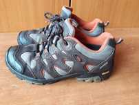 Adidasi cu talpa vibram