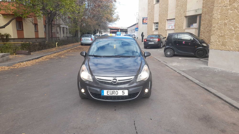 Opel Corsa/  Automată  /