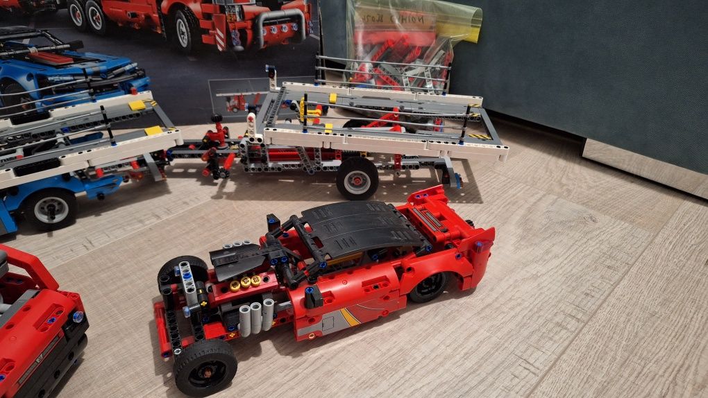 Vând Lego Technic 42098 - Transportor auto 2 în 1