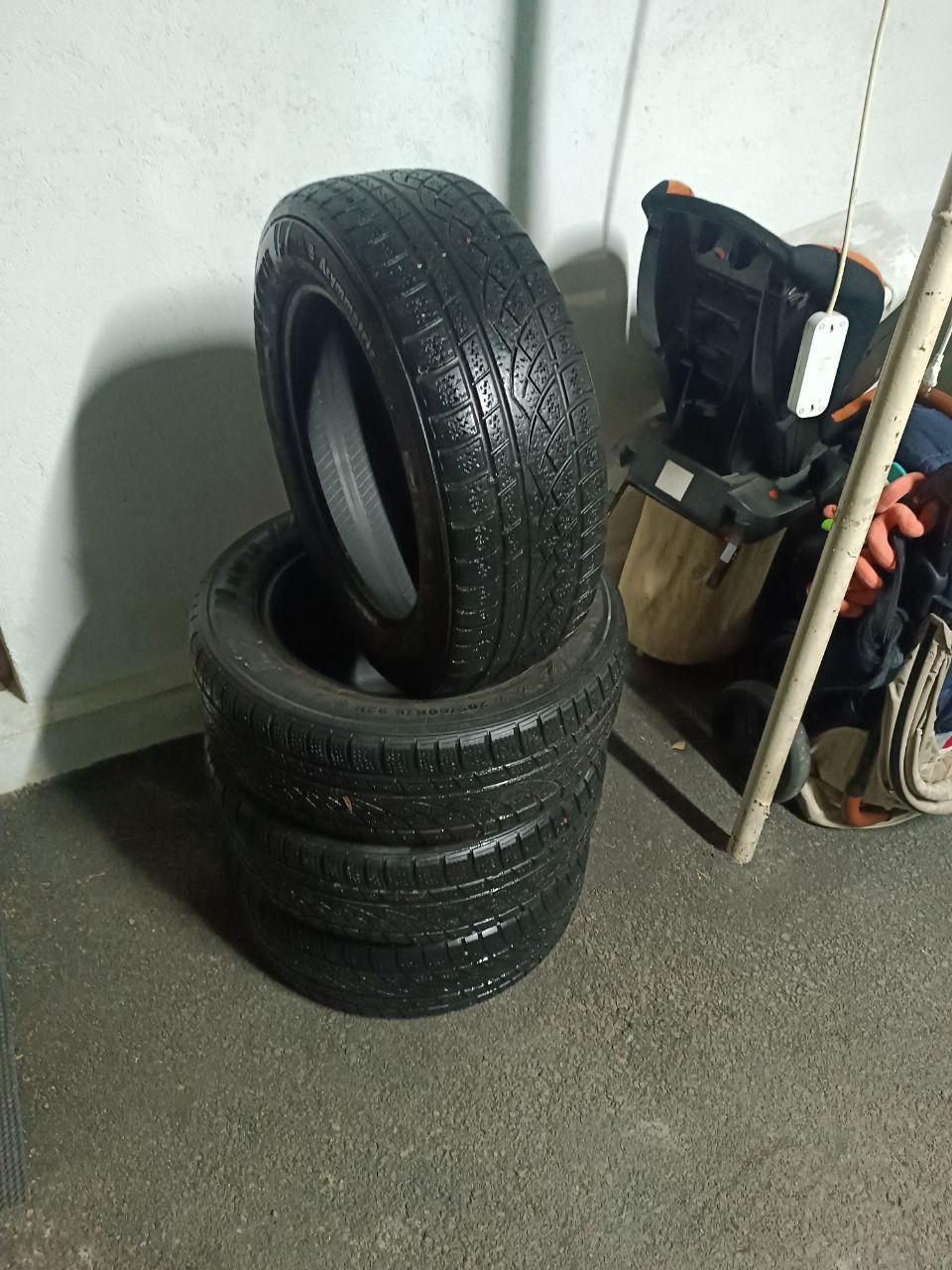 Продам шины автомобильные зимние 205/60 r16
R16
92h