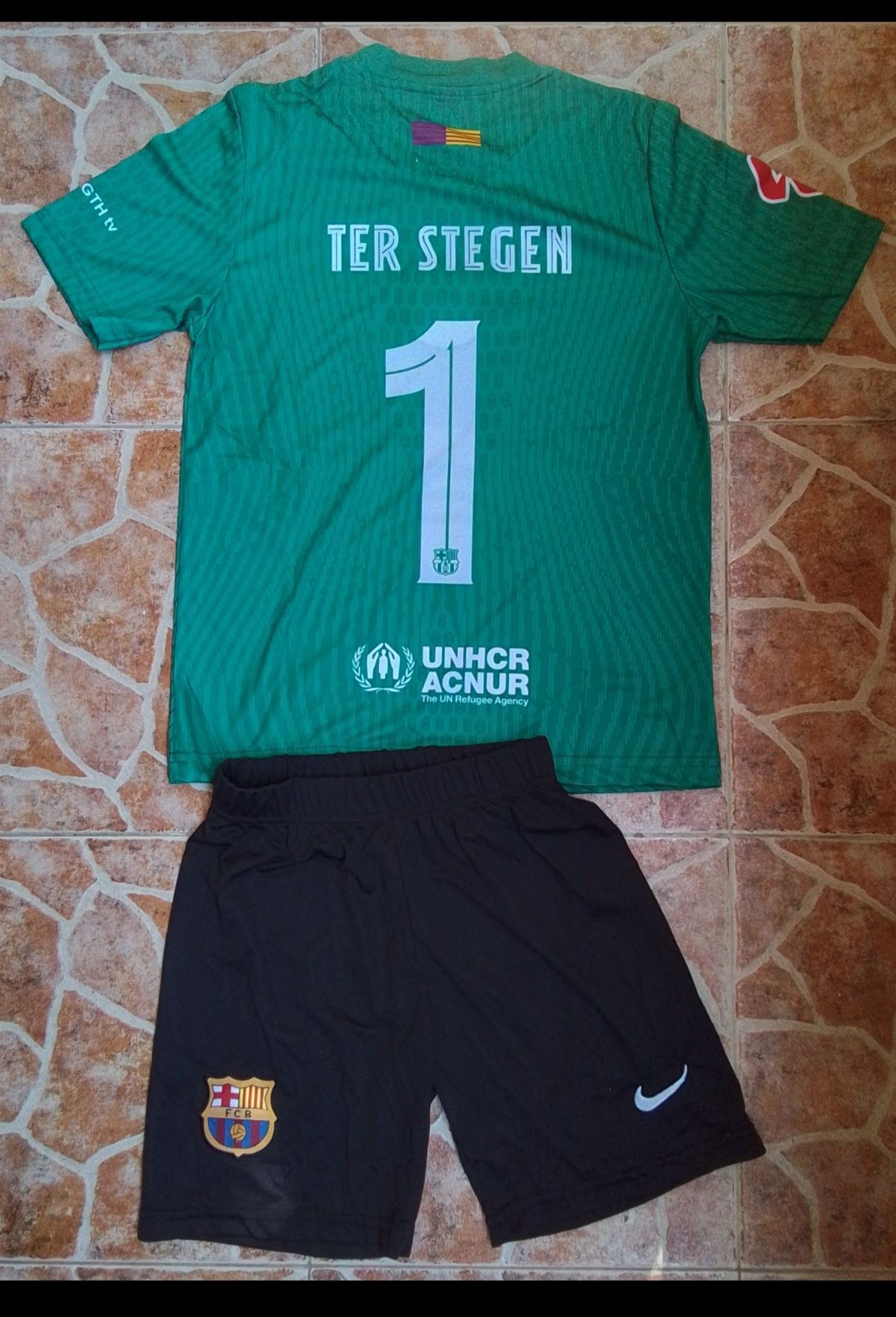 TER STEGEN 1 детско юношески футболни вратарски екипи Барселона
