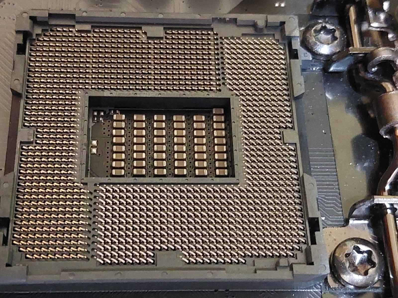 AsRock Fatal1ty Z370 Gaming K6, LGA 1151 за 8мо и 9то поколение