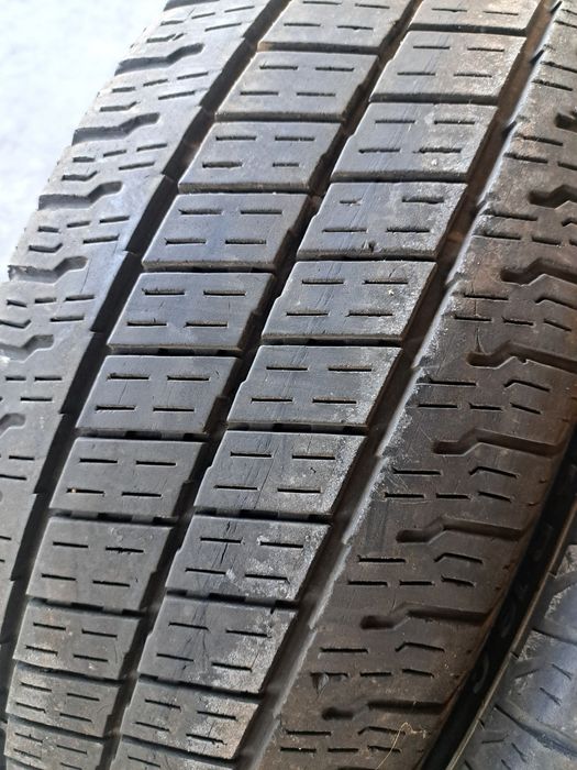 2 anvelope Allseason 215 65 r16C Uniroyal