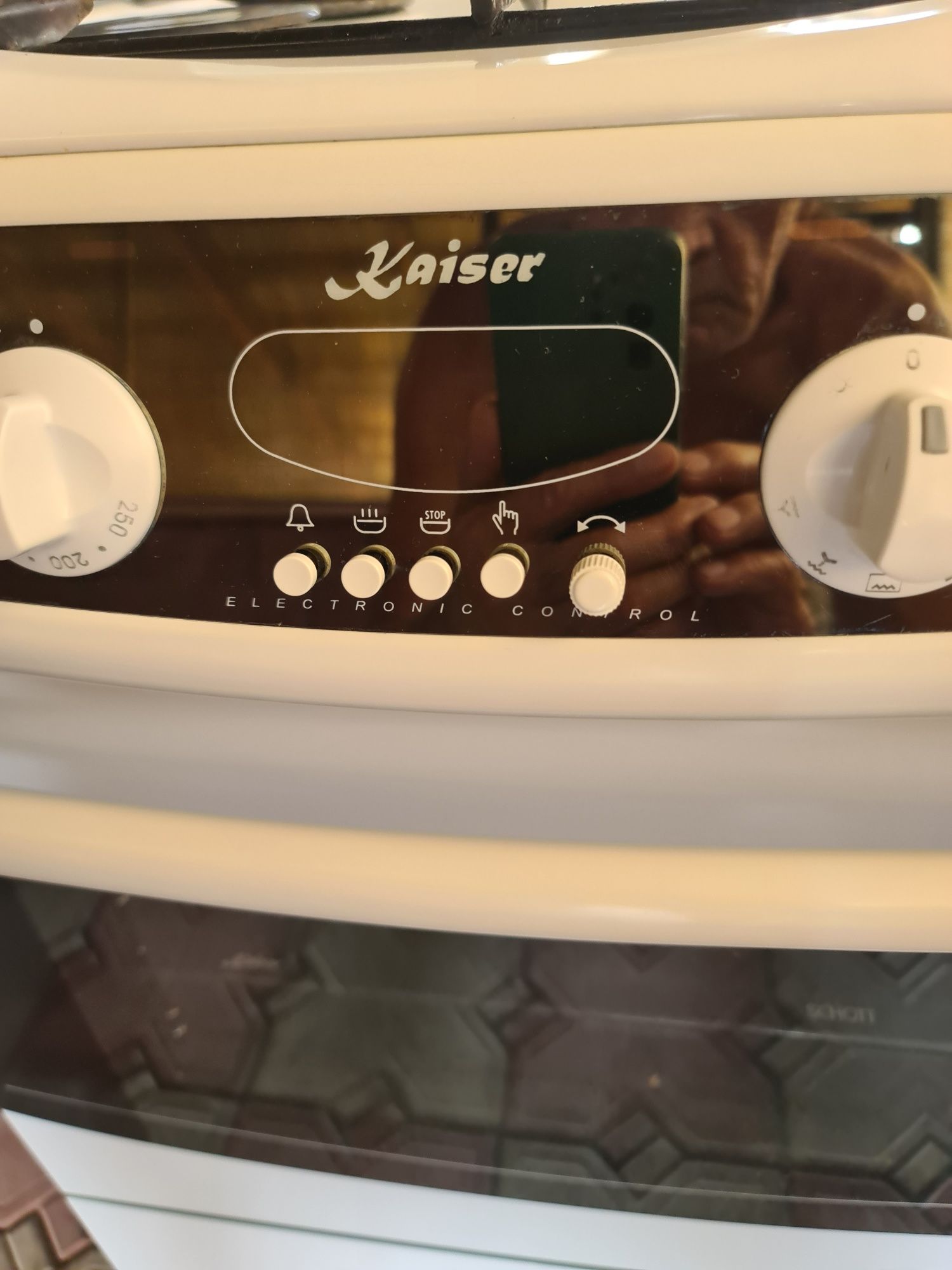 Продам  газовую плиту Kaiser.