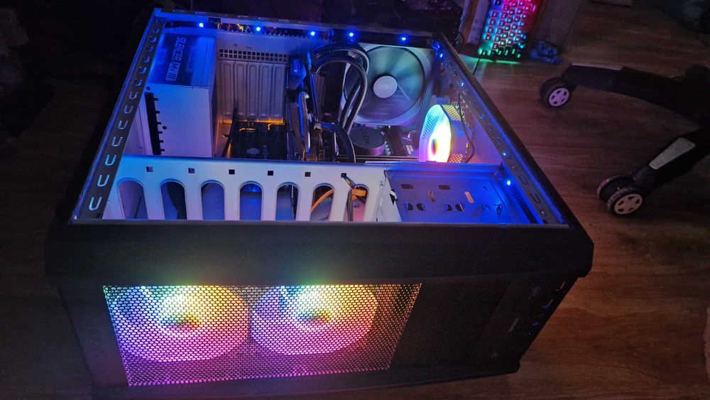 PC Gaming i5 Racire Lichid/RGB/16GB/SSD240+1TB/GTX970/WiFi/W11 1000lei