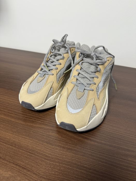 Adidas Yeezy 700 v2