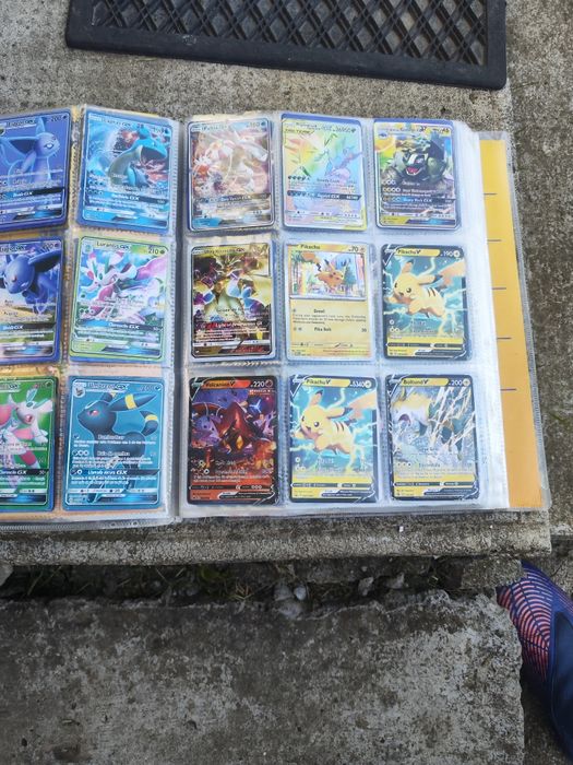 Album pokemon cartonașe (preț negociabil)