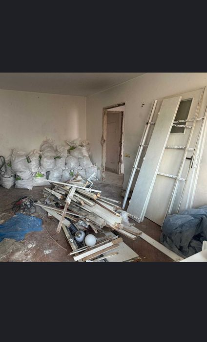 Transport Debarasari mutari moloz ridicare rapida resturi de construcț