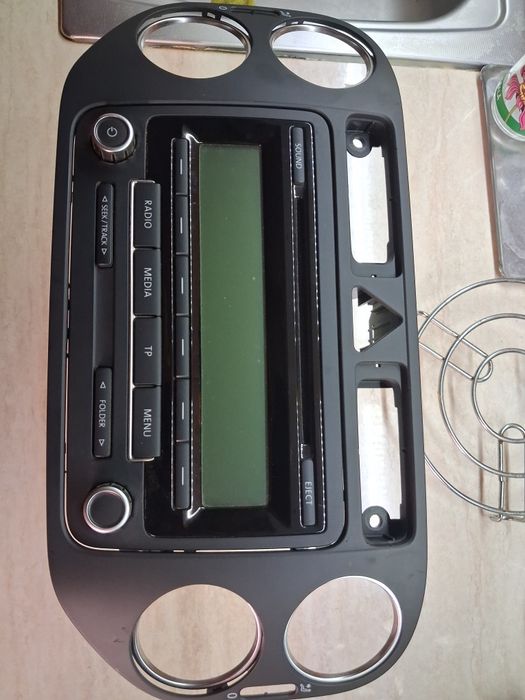 Vând radio CD Original VW Golf 6 marca Blaupunkt