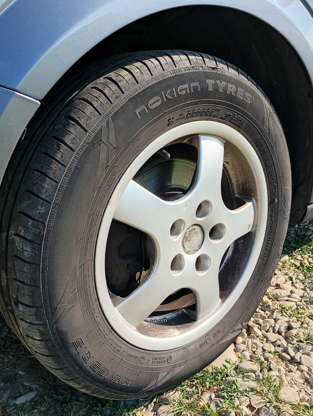Vand Opel Astra H 2005 pret 5400 lei (anvelope iarna incluse)