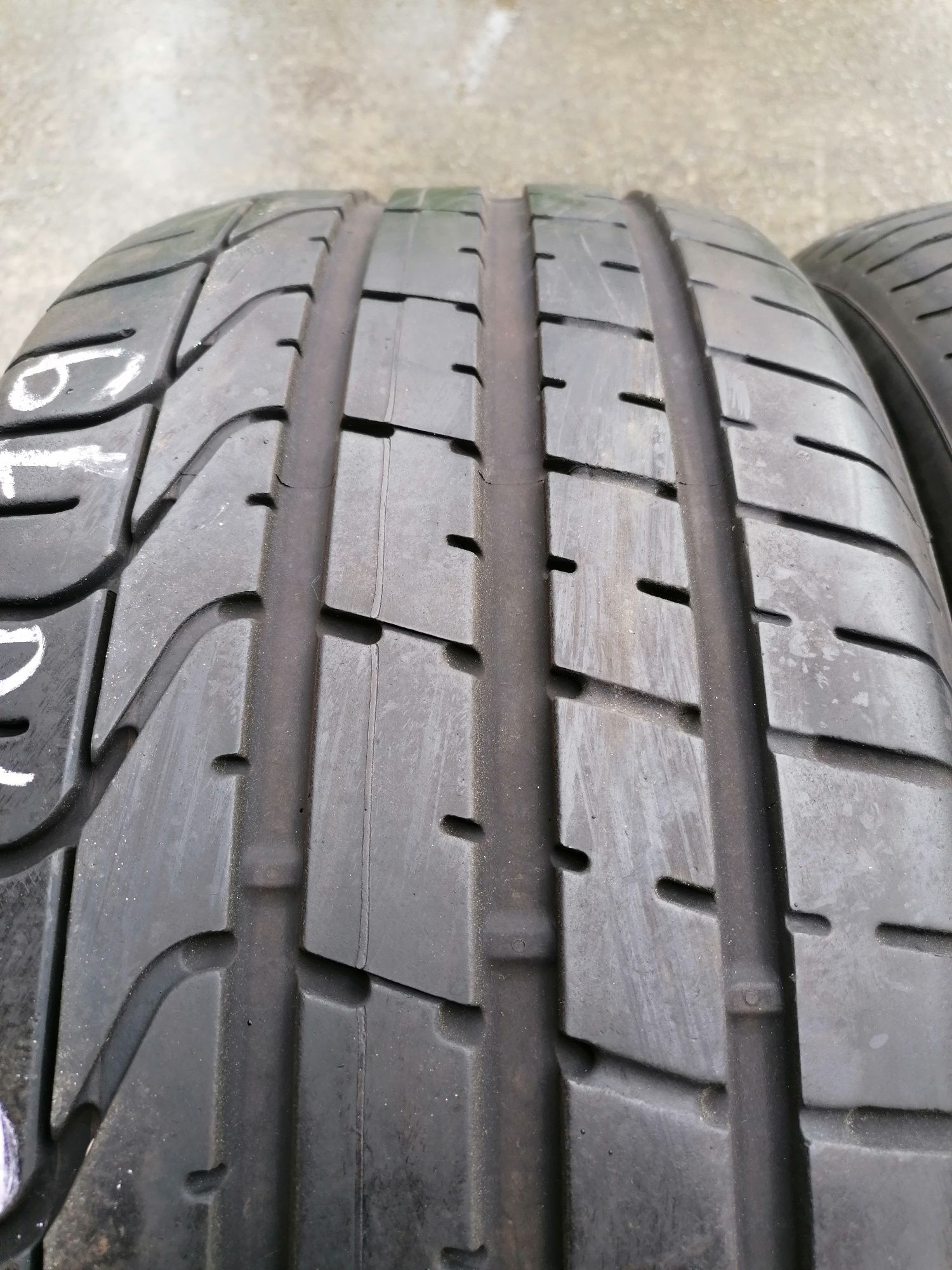 Vând 4 anvelope vară pirelli 255.40.19