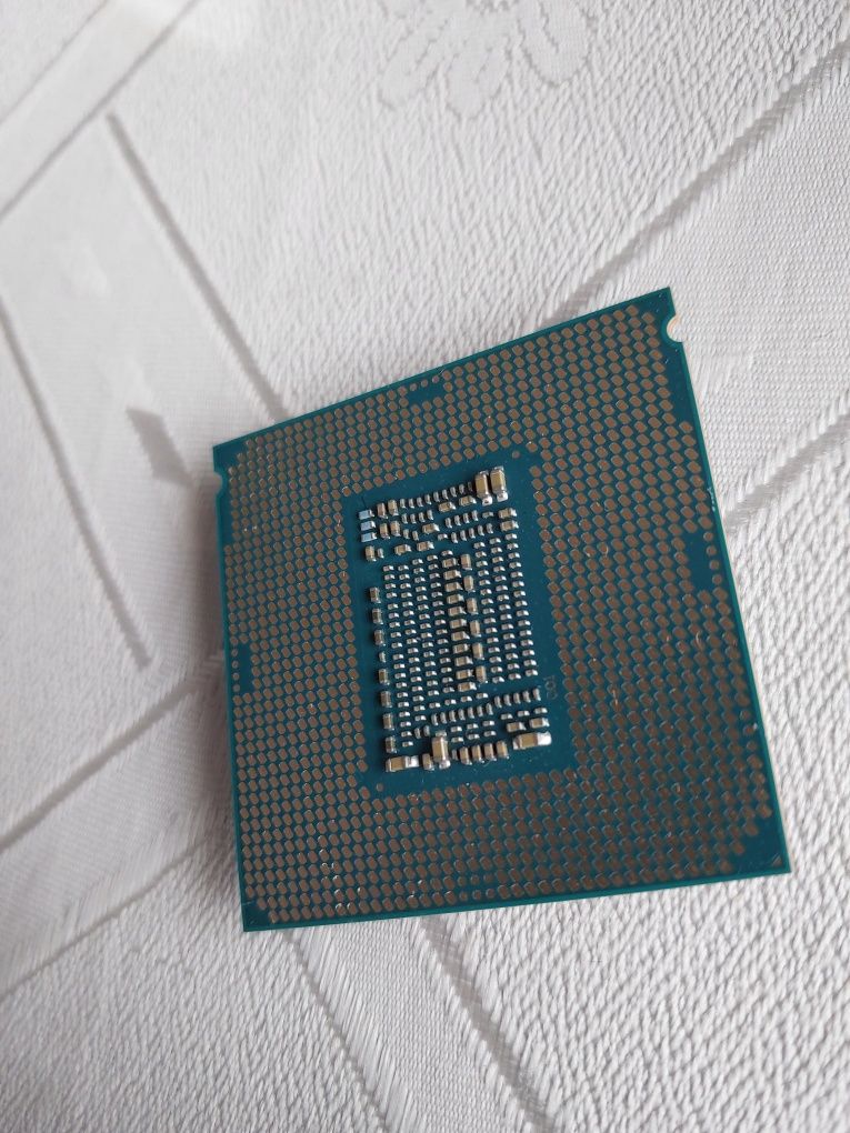 процесор intel core i5-8600K LGA1151 6-ядрен