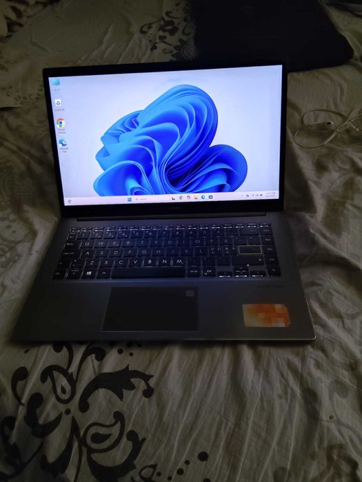 laptop Asus Vivobook cu amd ryzen 5 4500u 6core