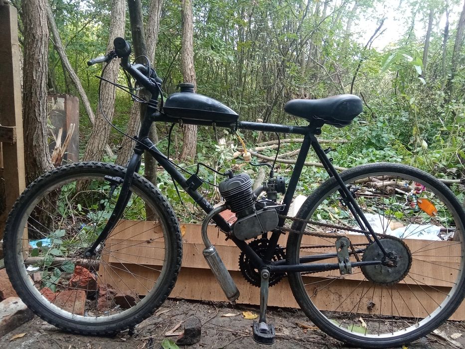 Vând bicicleta cu motor de 100 CC  doar în Târgoviște