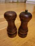 Set solnita sare si Rasnita piper vintage din lemn