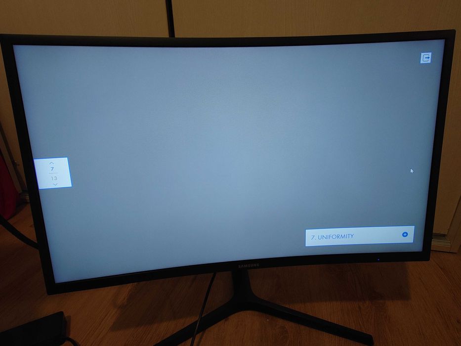 Monitor Samsung 27" refresh rate: 144hz, QLED, gaming