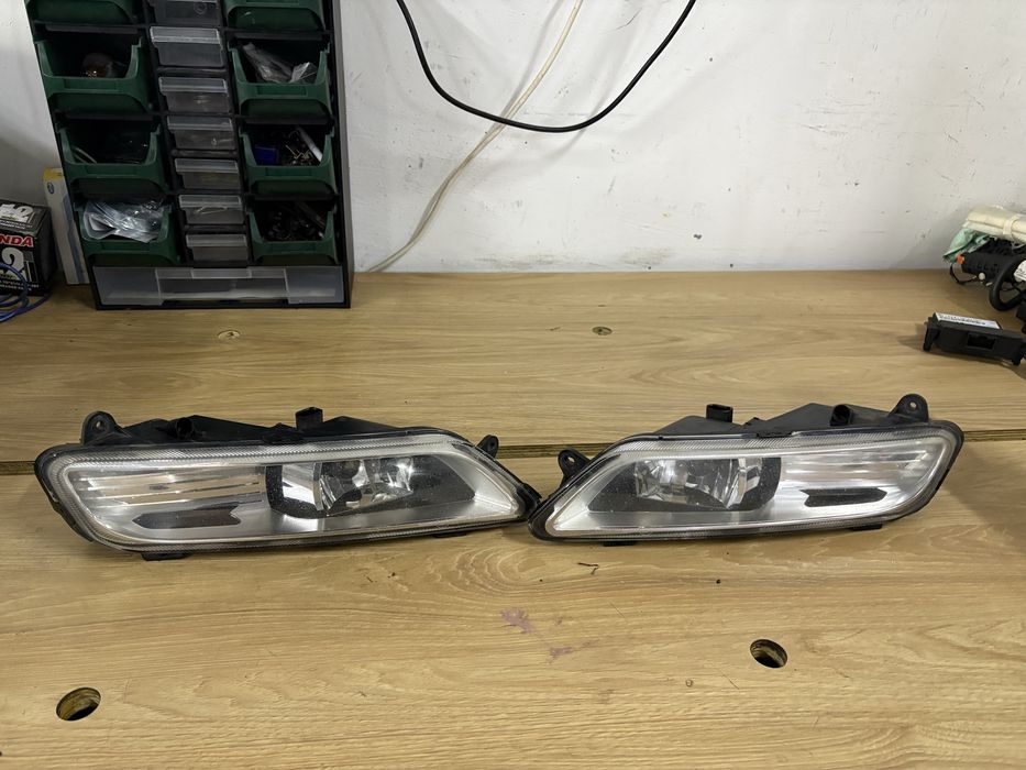 Proiector proiectoare ceata stanga dreapta VW Passat B7