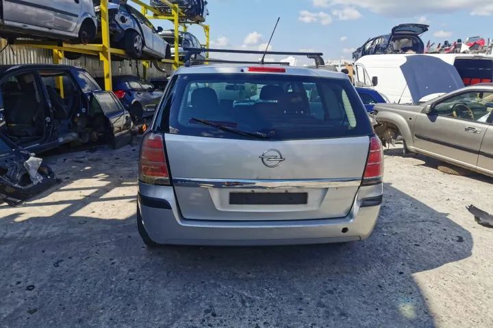 oglinda stanga dreapta scaune fata bancheta praguri etrier calaret brat fuzeta stanga dreapta Opel Zafira B motor 1.6 benzina  Z16XEP  dezmembrez