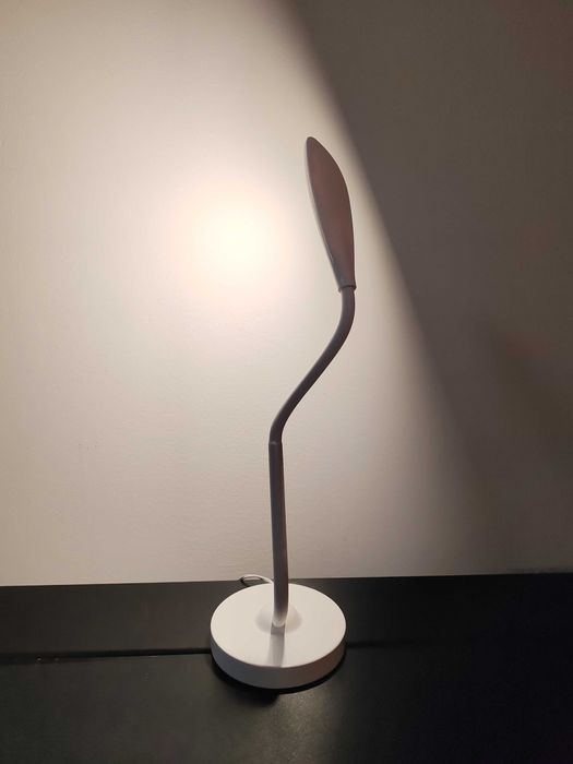 Трирежимна лампа с чувствително на допир управление