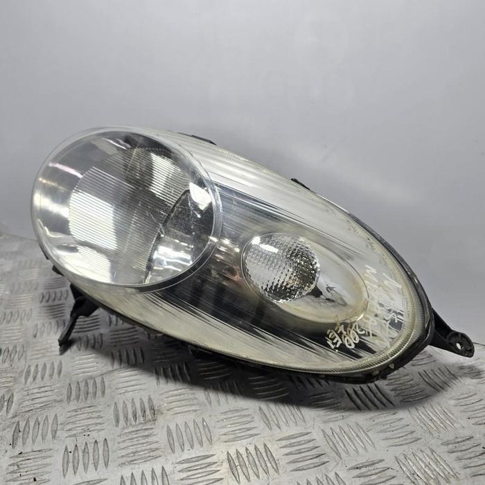 Far dreapta halogen Nissan Micra 3