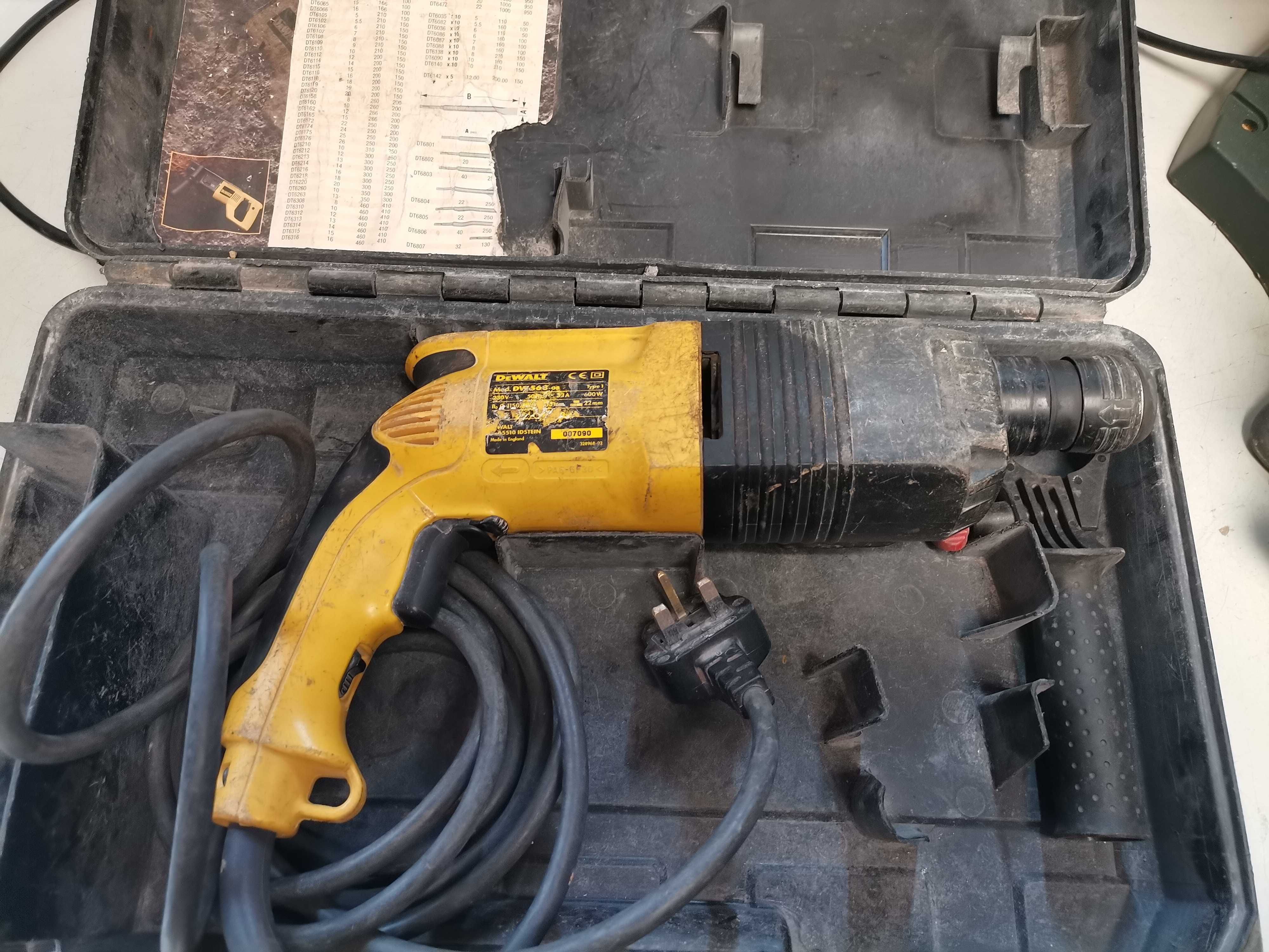 Перфоратор - Dewalt 600 W - 7