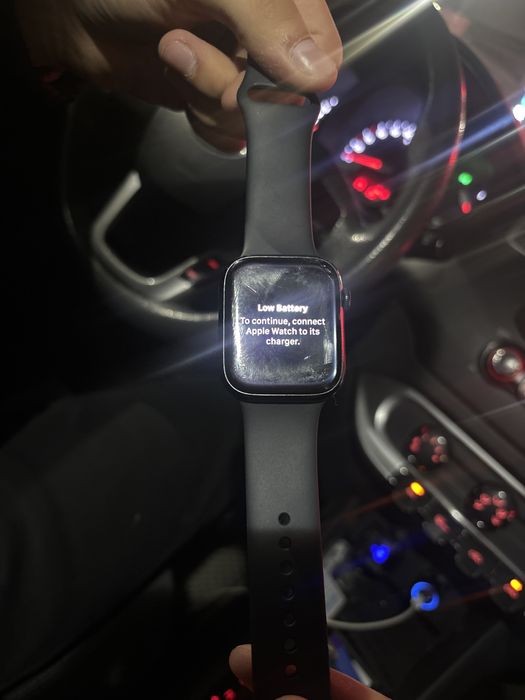 Apple watch 8 series 44 mm небольшая царапина