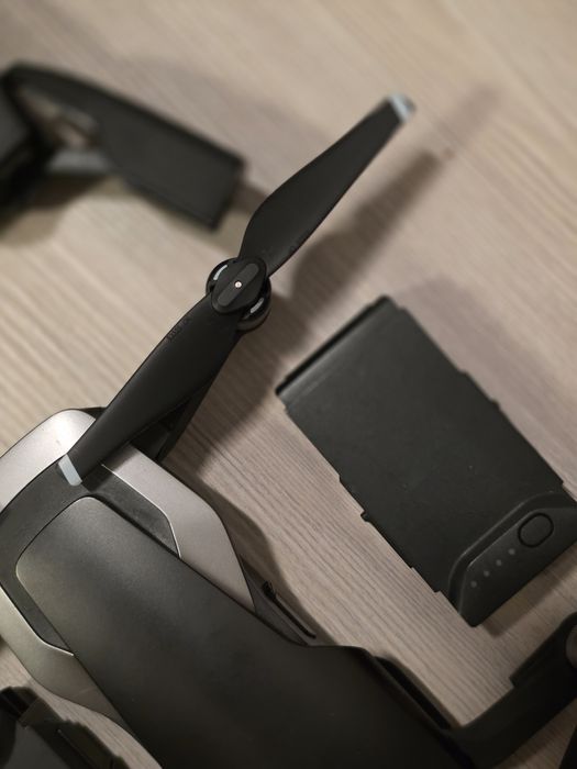 Drona DJI cu geanta si accesorii
