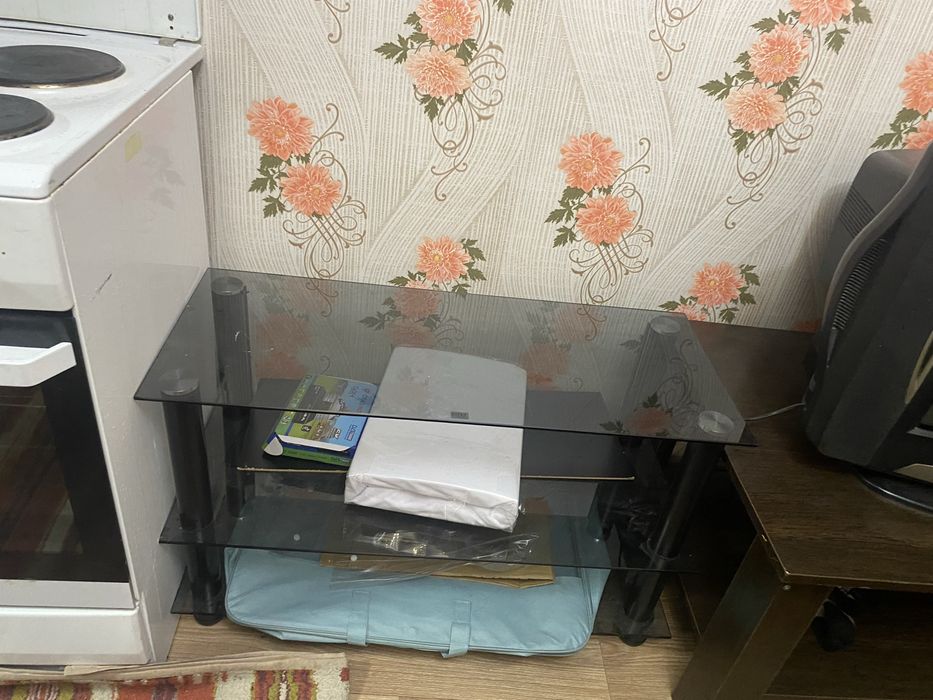 Телефизор , тумба и столик журнальный