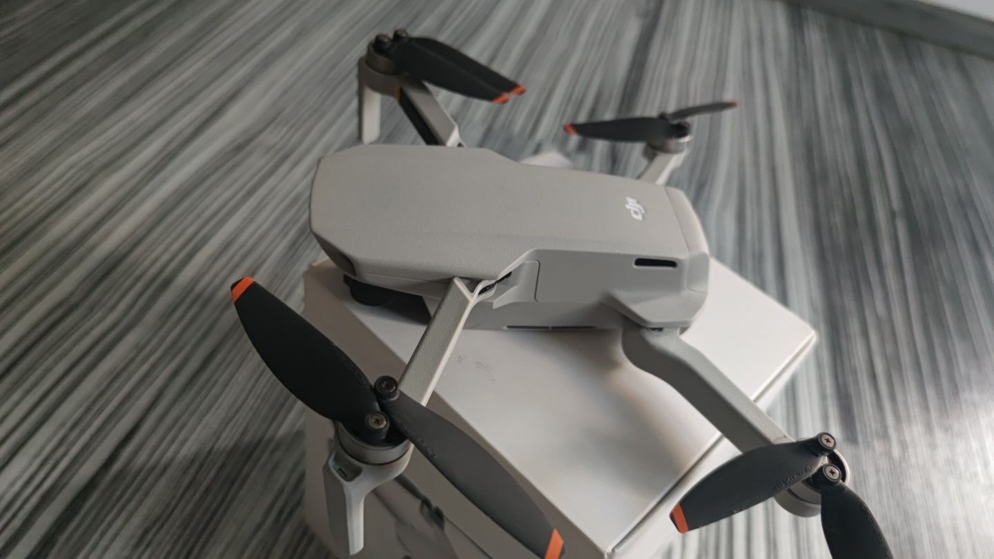 Drona Dji Mini 2