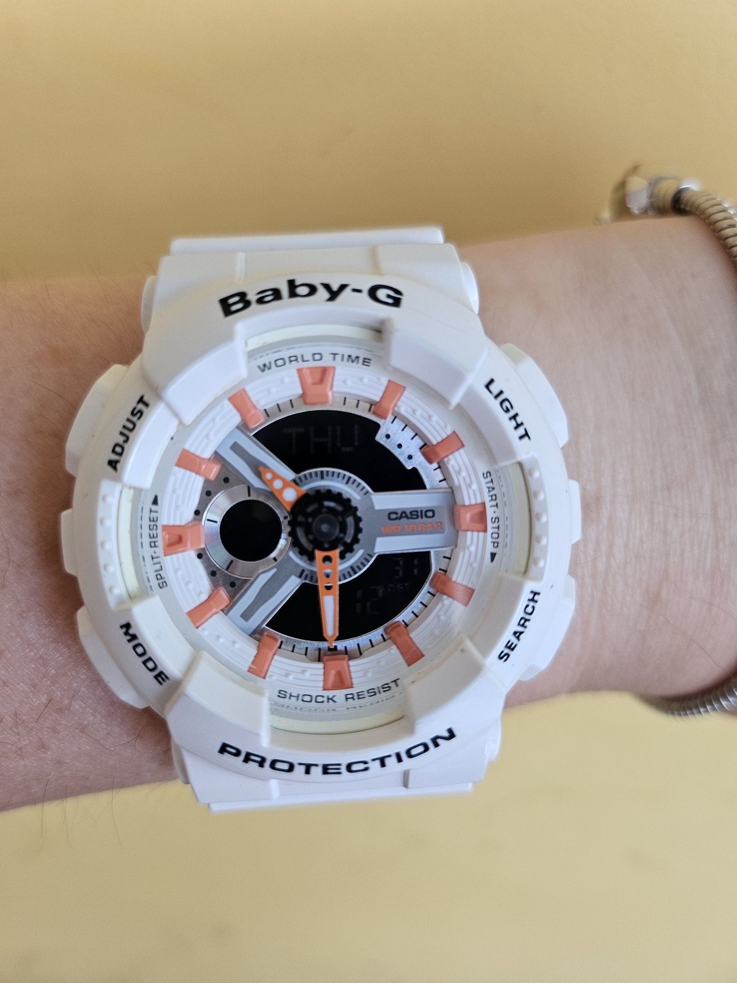 Продавам часовник Casio Baby -G