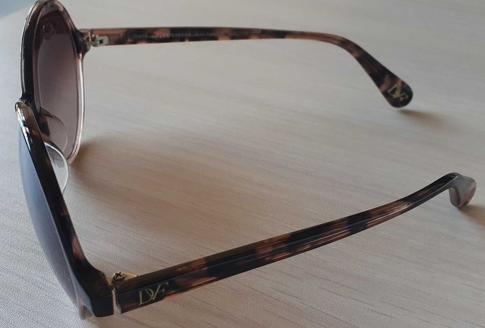 Слънчеви очила Diane Von Furstenberg, с преливащи стъкла .