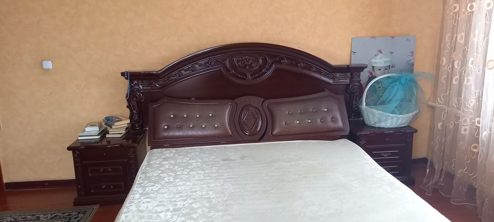 Продам кровать с тумбами в хор.сост.