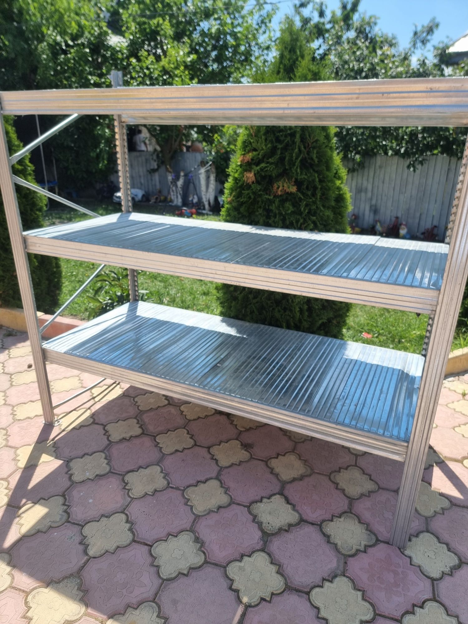 Vând rafturi metalice zincate la cela mai buna preț din România