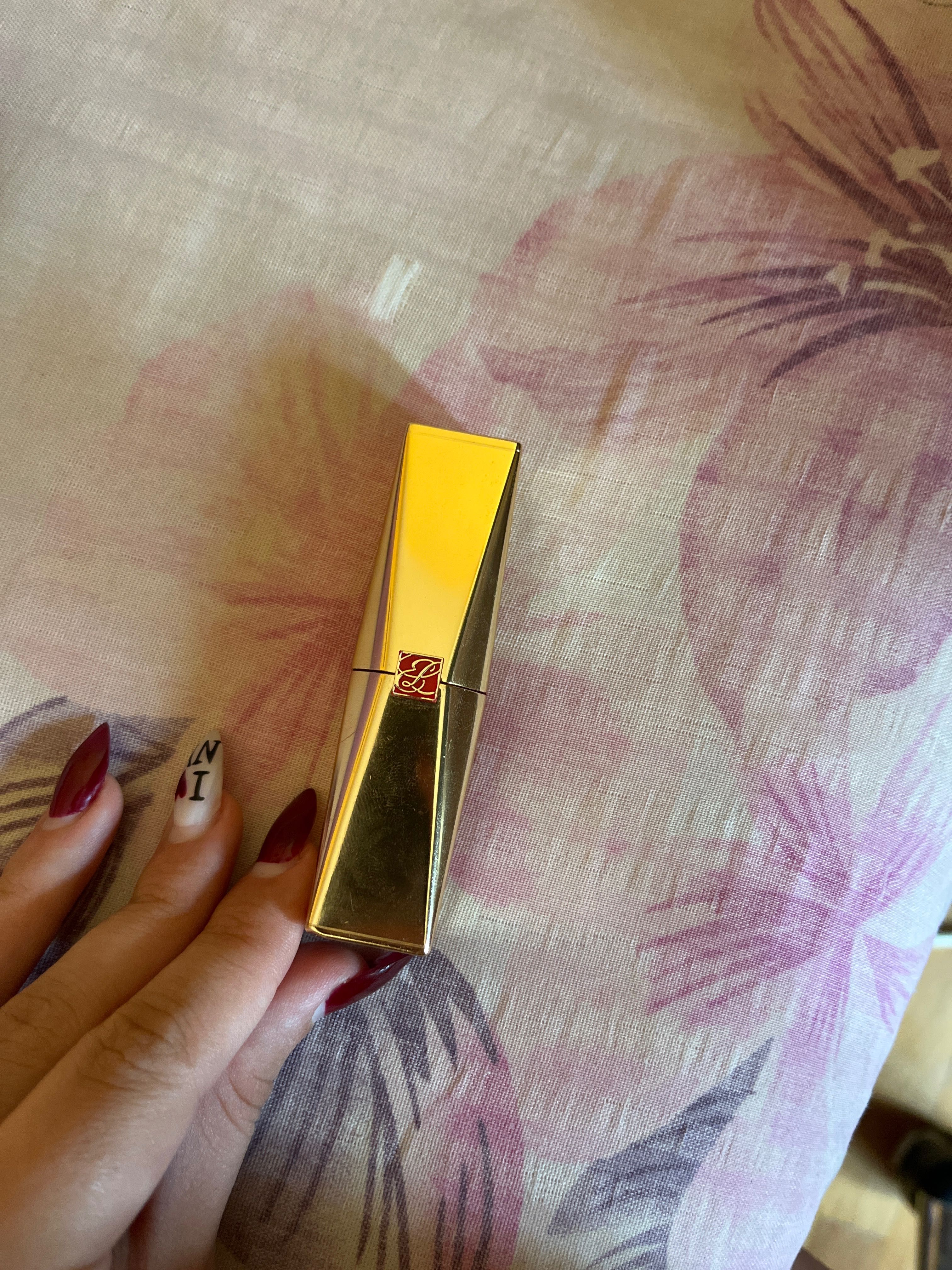 Estée Lauder тъмно червено червило само пробвано