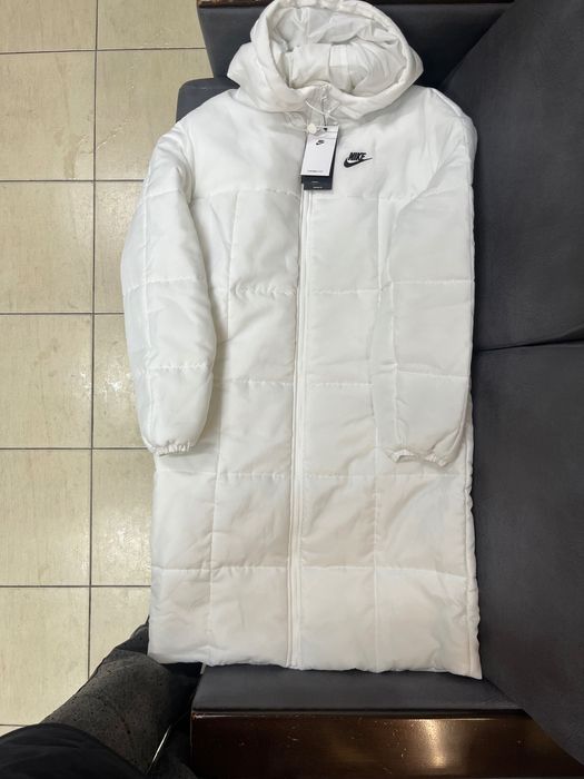 Продавам зимно яке на Nike.Ново