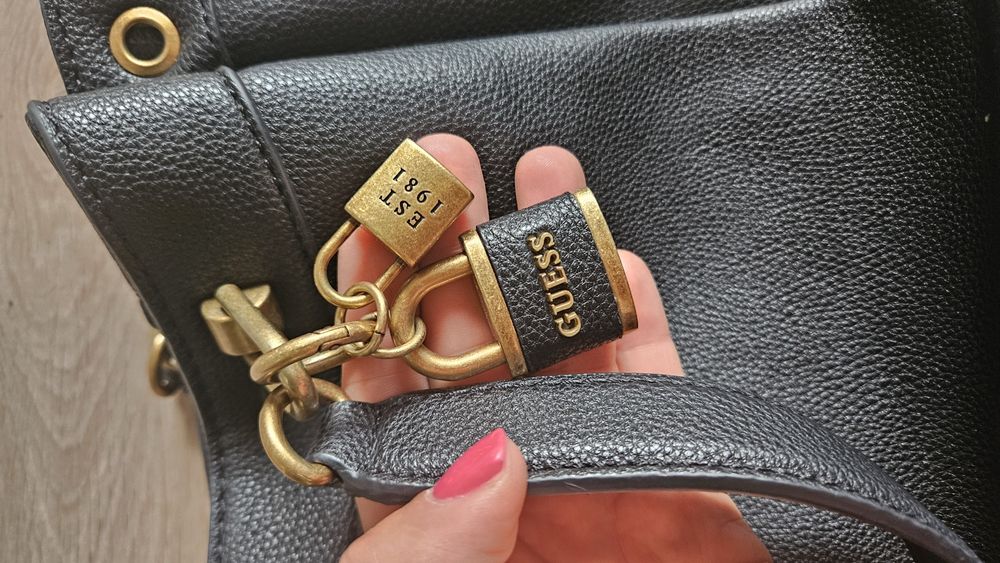 Оригинална голяма чанта Guess А 4