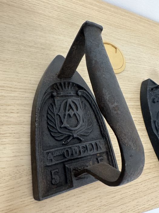 Ретро чугунена ютия