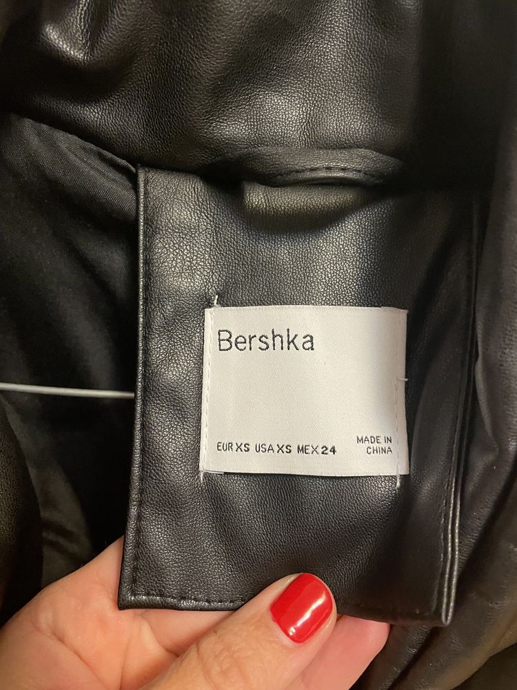 Jacheta Bershka XS neagra