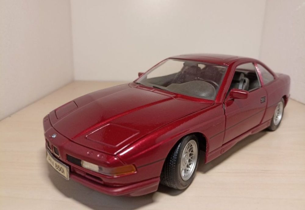 BMW 850i 1:18
Scara 1:18
Produs de maisto 

Pozele reflectă realitatea