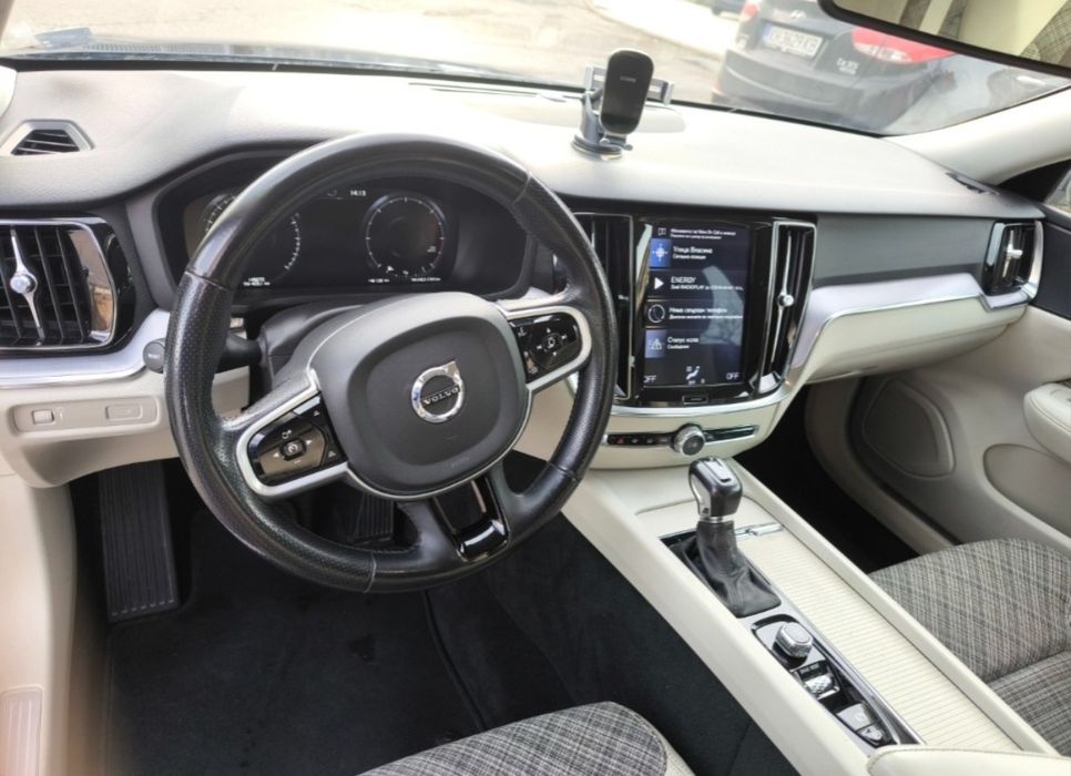 Volvo V60 D4 2018г.