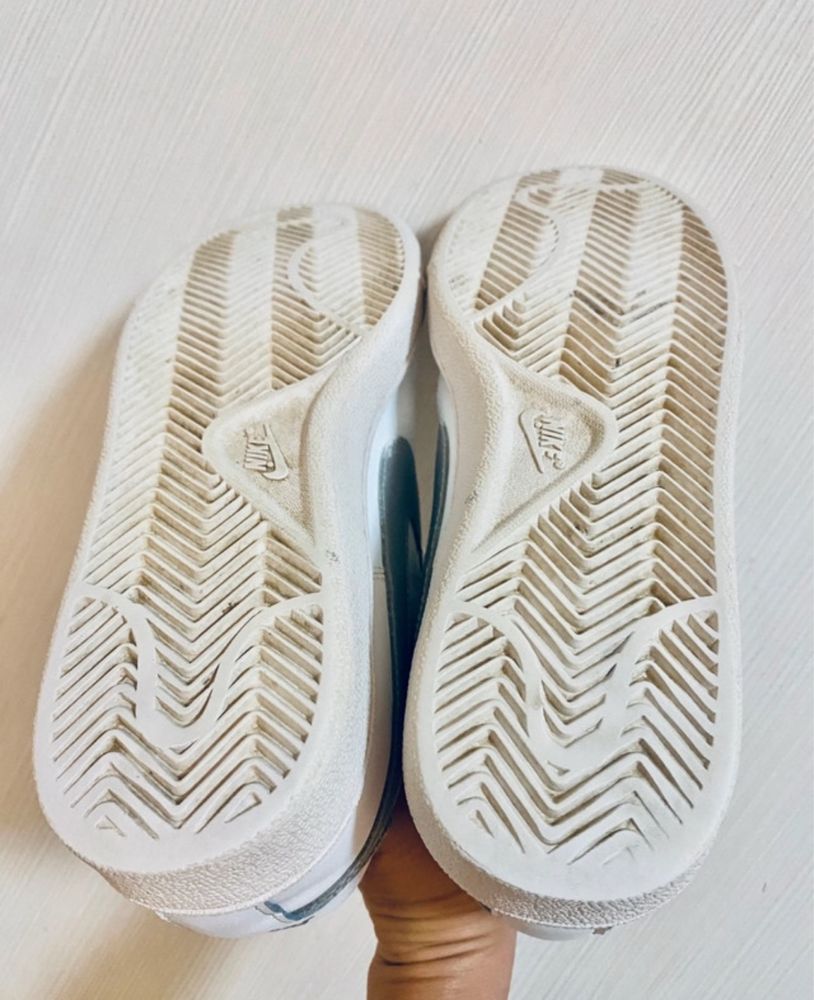 Nike Court Royale