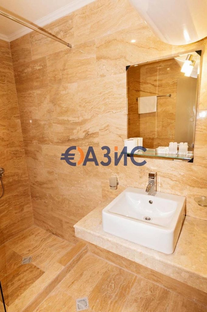 Продава се Хотел в к.к. Слънчев бряг - 8000 кв.м за 688 €/кв.м - Снимка #9