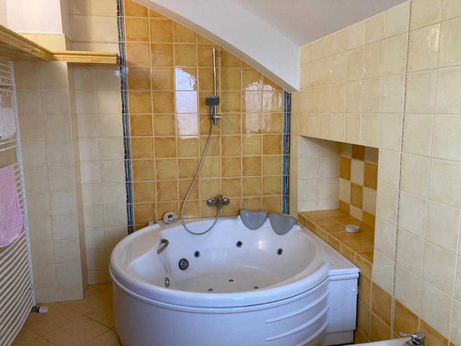 Proprietar inchiriez apartament lux zona de case Drumul Sarii, Afi