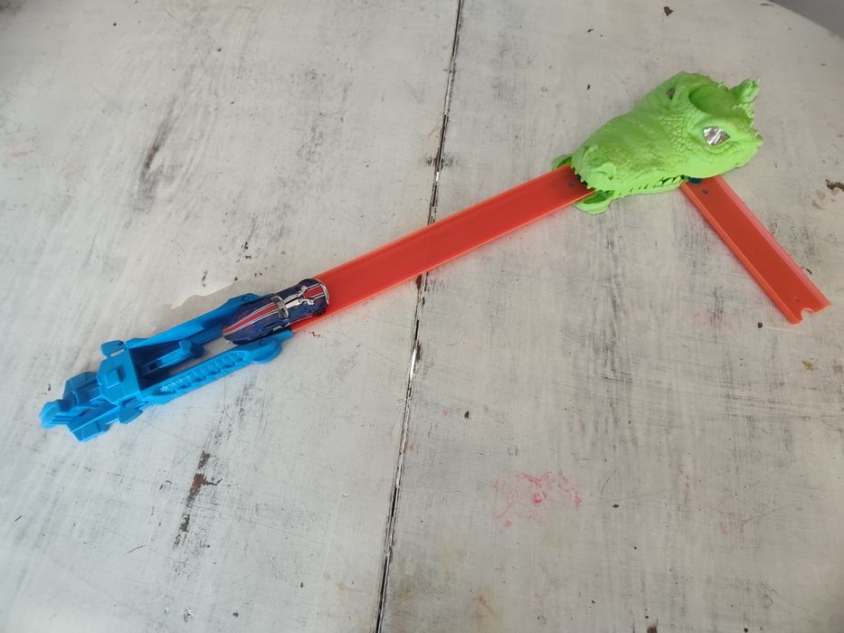 Hotwheels  писти- 2 крокодила, горила, динозавър и акула