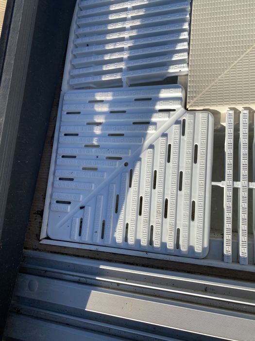 Vand gratar perimetral sau grila perimetrala piscina