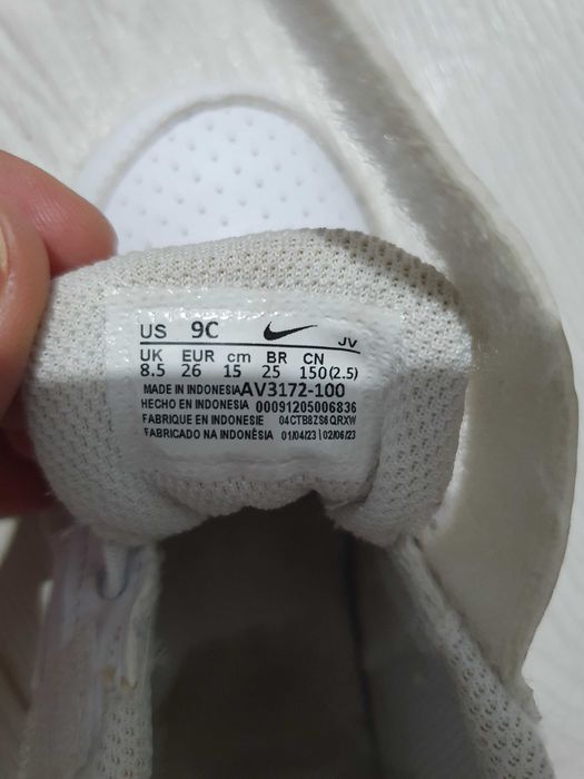 Adidasi Nike albi 26