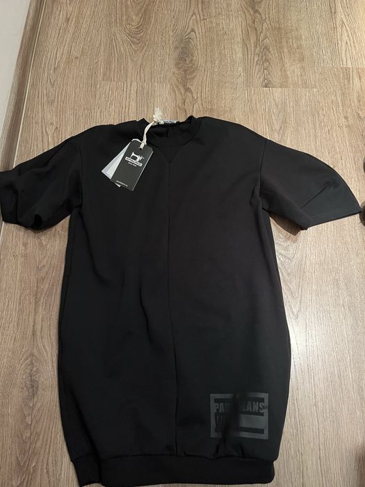 Чисто нова рокля Pause