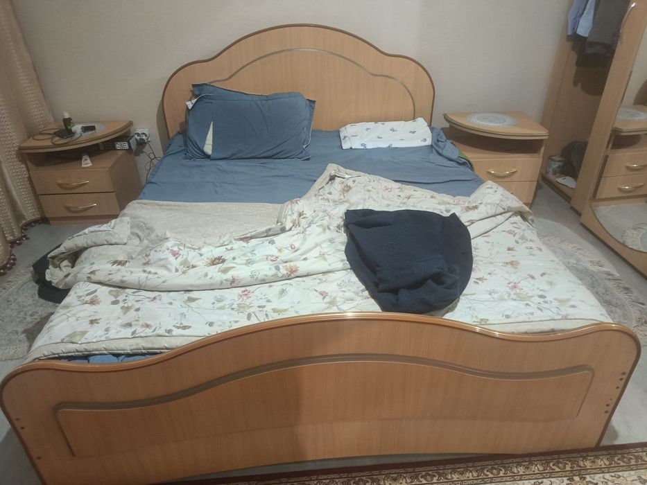 Продам мебель морозильник и велотрек.